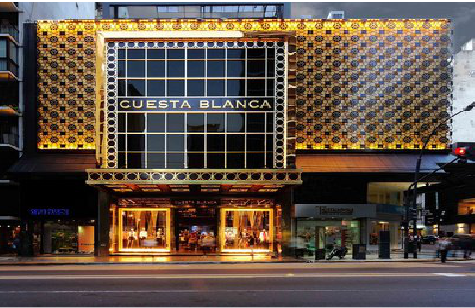 施秉门头设计与商业空间的纽带。